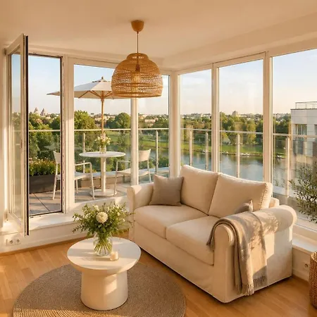 Panoramic River View And Terrace Apartman *